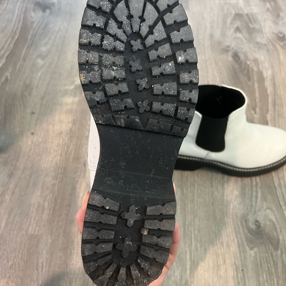 Steve Madden Chelsea Boots ✨ - Picture 3 of 4